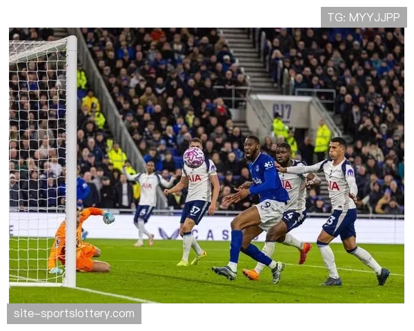 阿森纳客场3-1击败阿斯顿维拉，反超利物浦暂登积分榜首